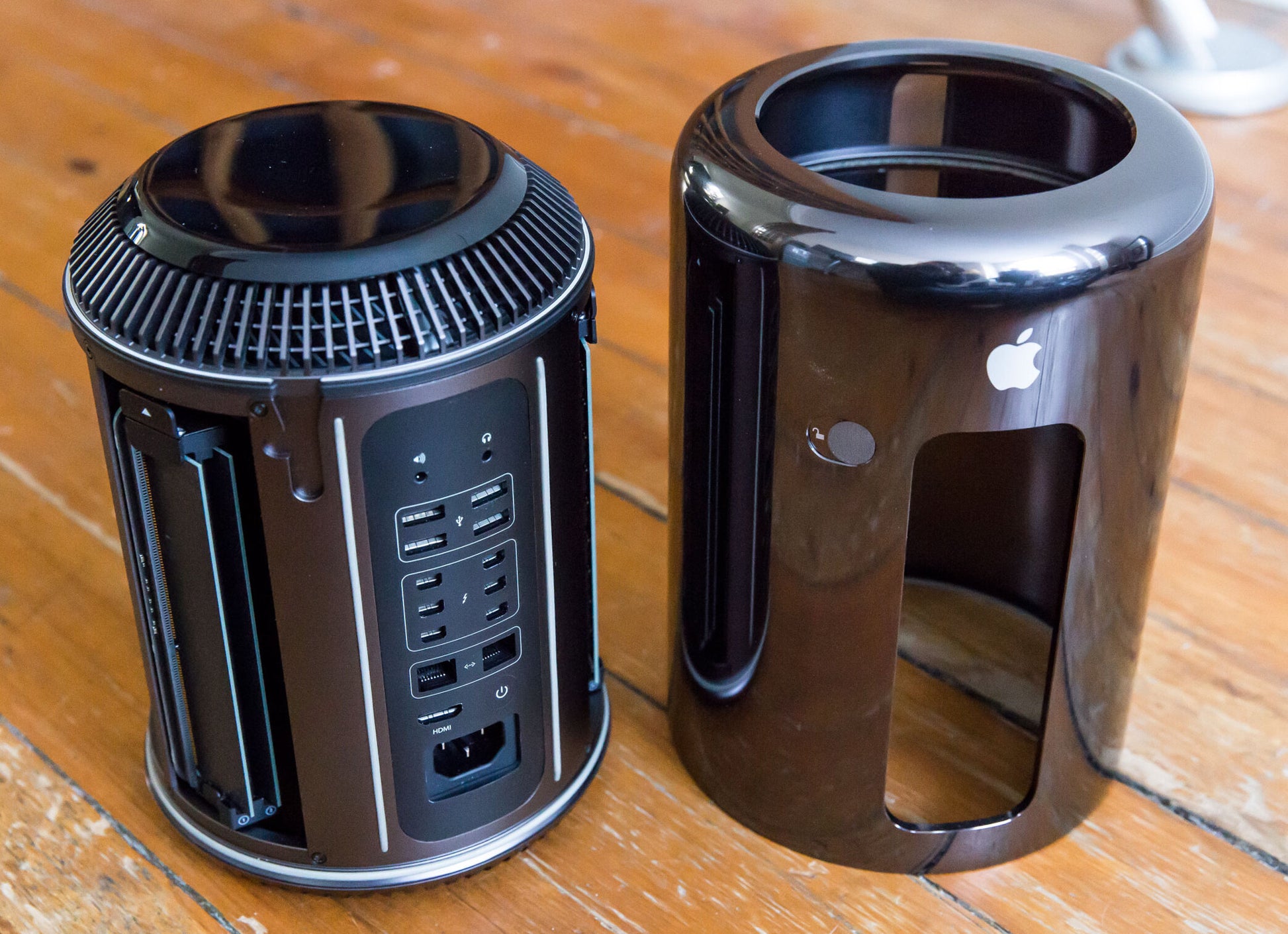 Apple Mac Pro 2013 nero vista prodotto